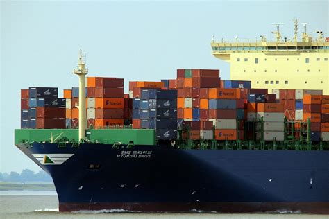 overseas container shipping companies.